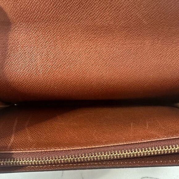 Vintage Louis Vuitton Monogram Sarah Wallet - Picture 7 of 12